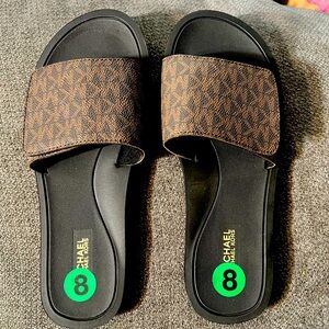 Michael Kors slide sandals
Size 8 Womens
Brand new, never worn